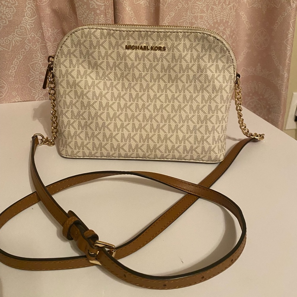 Small Michael Kors purse.